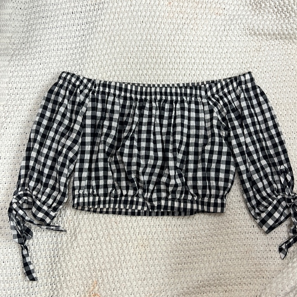 Altered state crop long sleeve top!